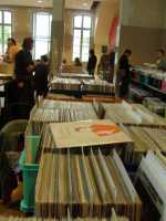 BOURSE VINYLES / BD / MANGAS