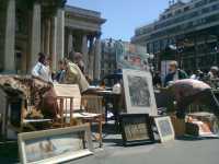 Brocante Professionnelle de la Place de la Bourse.