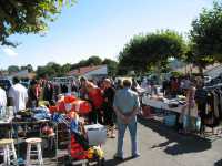 Quatri�me vide-greniers de Juillan Cit� Morane